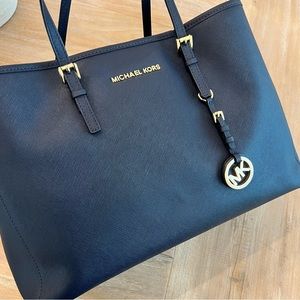 ⭐️Navy Michael Kors Bag⭐️